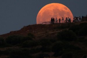 Невдовзі українці зможуть побачити найтриваліше місячне затемнення цього століття