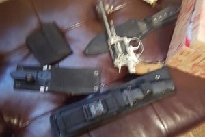 Спецобладнання, зброя та гранати: СБУ викрила членів волинського ГФ у незаконному стеженні