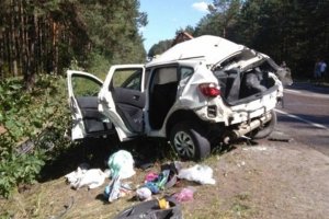 На Рівненщині Nissan вилетів на зустрічну смугу і врізався у Volkswagen – є загиблі