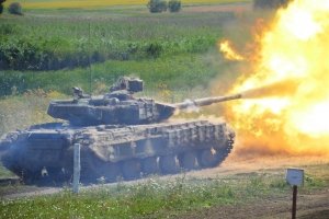 Ревіння моторів і сталеві нерви: Як у зоні відведення розгорнулася "танкова битва" – фото