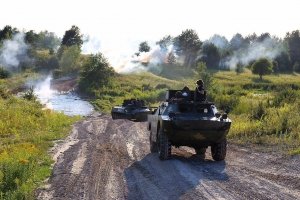 Друге життя техніки: на Рівненському полігоні поліція протестувала відремонтовані бронемашини – ФОТО