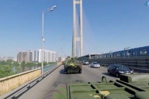 "Бентлі по-українськи": як Києвом танки та БТРи пересувались – фото, відео