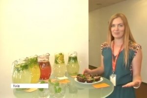 "День лимонаду": як у столичному офісі об'єднались смаколики та благодійність
