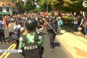 Зіткнення у штаті Вірджинія: У натовп демонстрантів в'їхала автівка