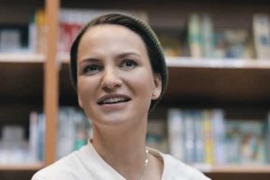Російська поетеса Ах Астахова виступила в Одесі, незважаючи на гастролі в окупованому Криму