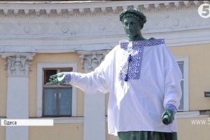 Унікальний дизайн: у що вбрався пам'ятник Дюку Ришельє в Одесі