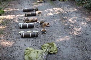 "Майстри маскування": У столиці на Гідропарку виявили схрон боєприпасів, закамуфльований під господарське мило – фото, відео