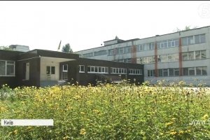 Міносвіти: Обов'язкового навчання у три семестри для українських школярів не буде