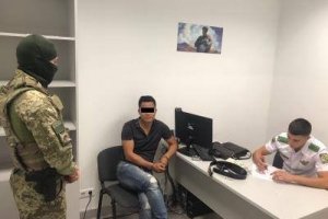 У "Борисполі" спіймали китайця, що розшукувався Інтерполом за сексуальну експлуатацію дітей