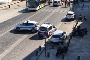 У французькому Марселі автомобіль протаранив дві зупинки: є жертви