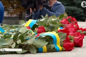 Київ вшановує полеглих поліцейських, бійців НГУ та прикордонників – ФОТО