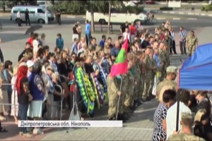 "З ним пішов би в розвідку &ndash; навіть по мінному полю": у Нікополі попрощалися з бійцем Євгеном Поповим