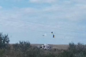 У Коктебелі на електропроводах вивісили український прапор – силовики РФ намагаються його зняти