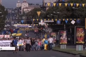 Бронемашини, прапор, вишиванки, велелюдна хода: як Запоріжжя відзначило річницю незалежності – відео