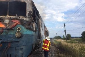 На Київщині під час руху загорівся локомотив пасажирського потяга