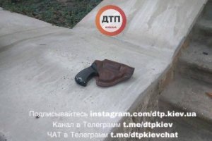 У столичному парку чоловік відкрив стрілянину з револьвера