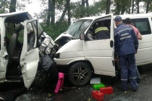 На Харківщині зіткнулися мікроавтобуси – 2 пасажирів загинули на місці