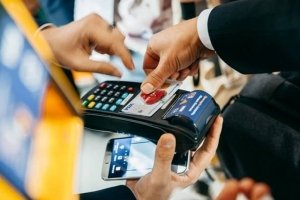 Квиткове ноу-хау: У Житомирі вперше в Україні можна розплатитися в транспорті безконтактною карткою