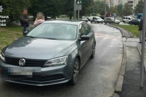 У Львові на пішохідному переході автівка збила жінку з двома дітьми