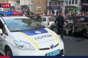 На київській Бесарабці вибухнув автомобіль – відео