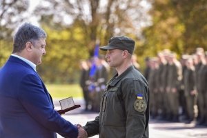 У 2014-му звільнили Харківську ОДА від найманців: Президент нагородив нацгвардійців орденами за мужність