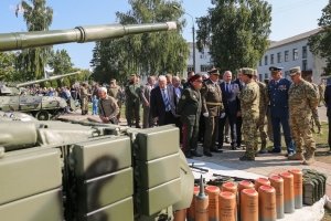 Міноборони: Танками укомплектовані майже всі танкові підрозділи