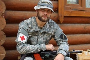 І зашити зможе, і кулю видалити: як санінструктор "Док" на передову потрапив