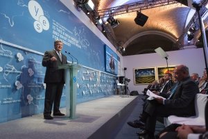 Порошенко: Миротворці на Донбасі - це невід'ємний компонент 