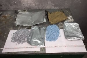 Наркоділки у днищі автівки хотіли провезти психотропи на 1,5 млн грн