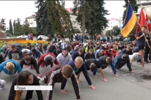 Гімн та відтискання: в Луцьку відзначили Міжнародний день студентського спорту