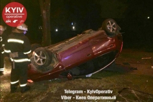 Одна – кілька разів перекинулась, інша – згоріла: на Столичному шосе Києва сталась страшна ДТП – ФОТО