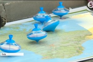"Непроста акція": чому активісти під посольством РФ дзиги крутили