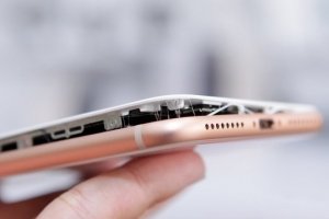 Несподівані "спецефекти" від Apple: під час підзарядки вибухнув новий iPhone 8 Plus