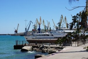 "Хто більше": МінТОТ нарахувало 30 суден-порушників у портах анексованого Криму