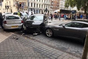 У Лондоні автомобіль в'їхав у натовп біля природничого музею – є постраждалі