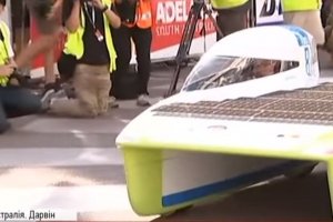 "Майже космічні авто": екокари розпочали 3000-кілометрове турне пустелею Австралії – ФОТО