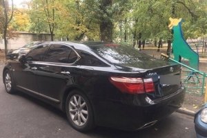 У спальному районі Києва сталась стрілянина: є поранений 