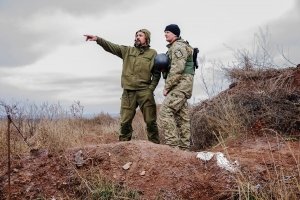 "Заб'ю осинового кілка на кордоні і повішу в'язку часнику": Бійці з найгарячіших ділянок фронту