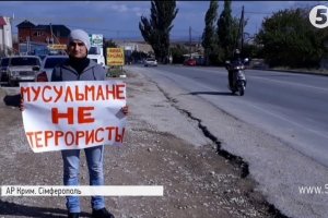 "Брали зразки ДНК": В окупованому Криму відпустили учасників одиночного протесту