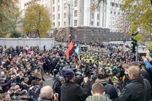 ФОТО: Під Верховною Радою сталися сутички мітингувальників і правоохоронців