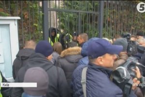 Штурм Святошинського суду: кого вже відпустили з відділку поліції