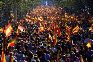 В Барселоні 300 тисяч людей вийшли на мітинг в честь єдності країни