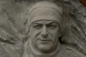 На Лук'янівському військовому цвинтарі відкрили пам’ятник "Годзилі"