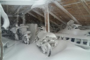 Карпати засипало снігом: світла немає, туристів також – фотогалерея
