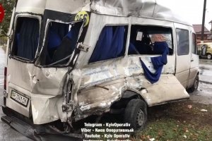 Вилетів на зустрічну та протаранив "Богдан": ДТП під Києвом – ФОТО