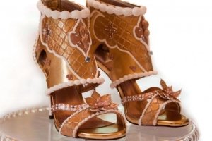 Золоті нитки та діаманти в платині: британський дизайнер створила найдорожче взуття у світі