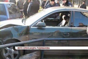 Потрощені авто і зламані паркани. У Києві УБОЗ ловив автовикрадачів