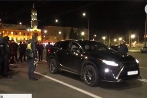 Перекриті вулиці й автозак: у Харкові відтворюють жахливу ДТП – ФОТО
