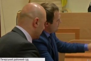 Суд у справі Януковича: чому "недослухали" й перенесли на завтра