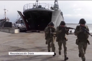 Вперше на бойовому судні: як майбутніх морпіхів вчать штурмувати десантний корабель